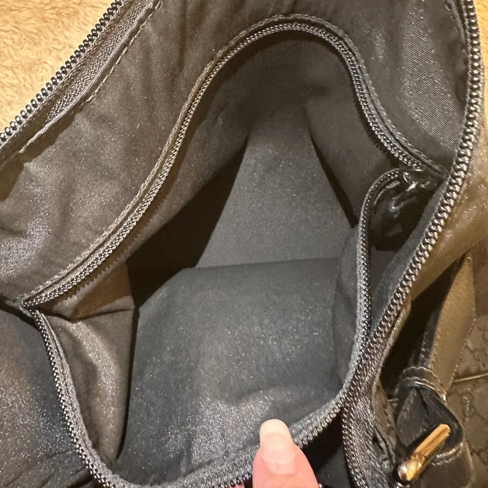 Gucci Black GG Canvas Messenger Laptop Bag – Authentic – Like New
